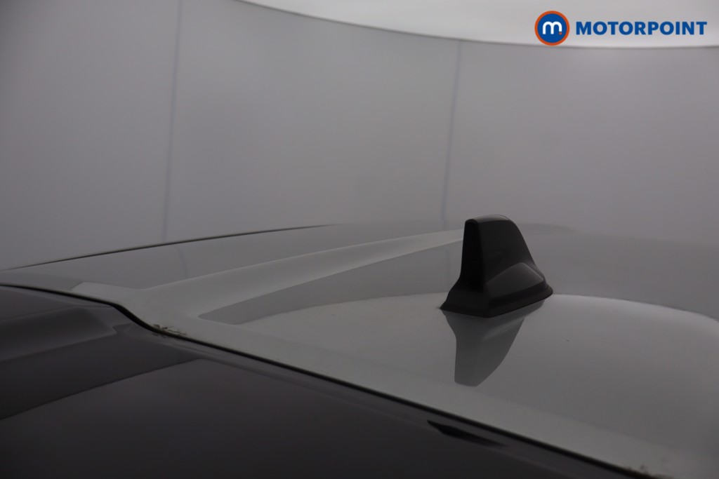 Nissan Juke N-Connecta Automatic Petrol SUV - Stock Number (1642374) - 4th supplementary image