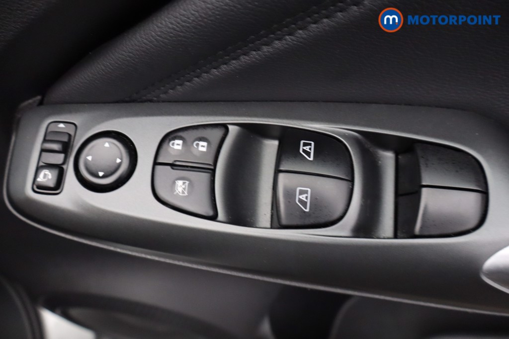 Nissan Juke N-Connecta Automatic Petrol SUV - Stock Number (1642374) - 11th supplementary image