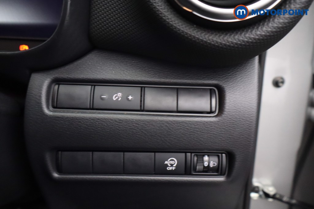 Nissan Juke N-Connecta Automatic Petrol SUV - Stock Number (1642374) - 13th supplementary image