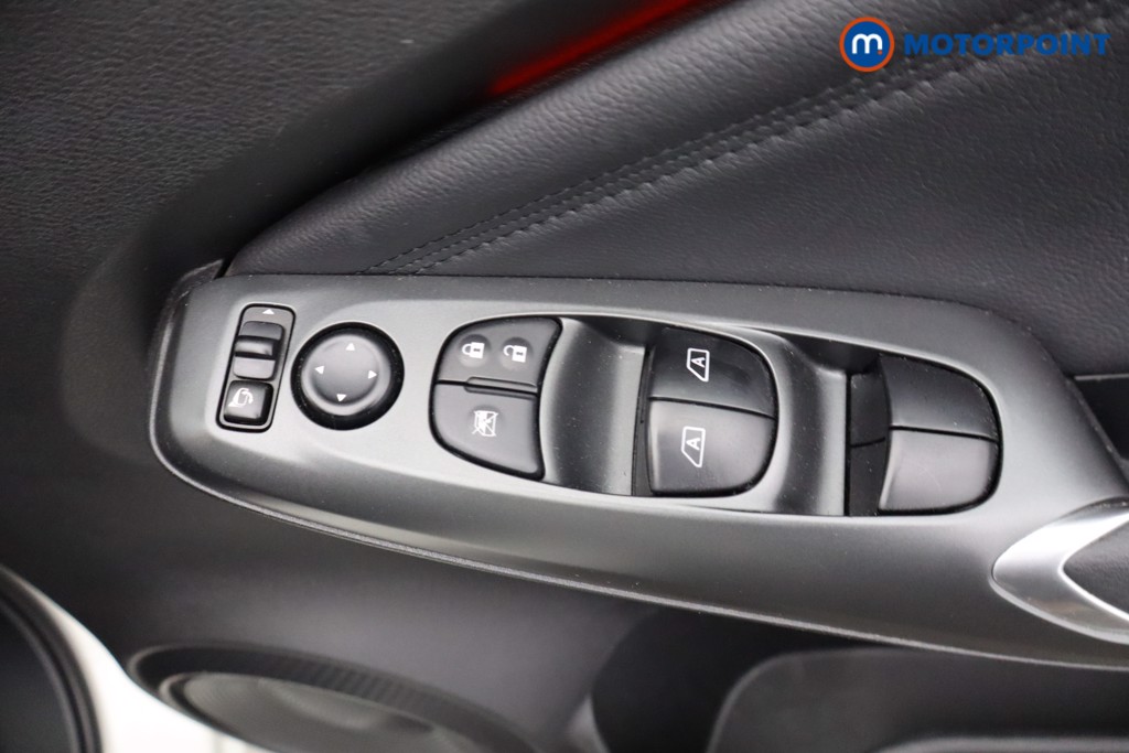 Nissan Juke N-Connecta Manual Petrol SUV - Stock Number (1642472) - 11th supplementary image