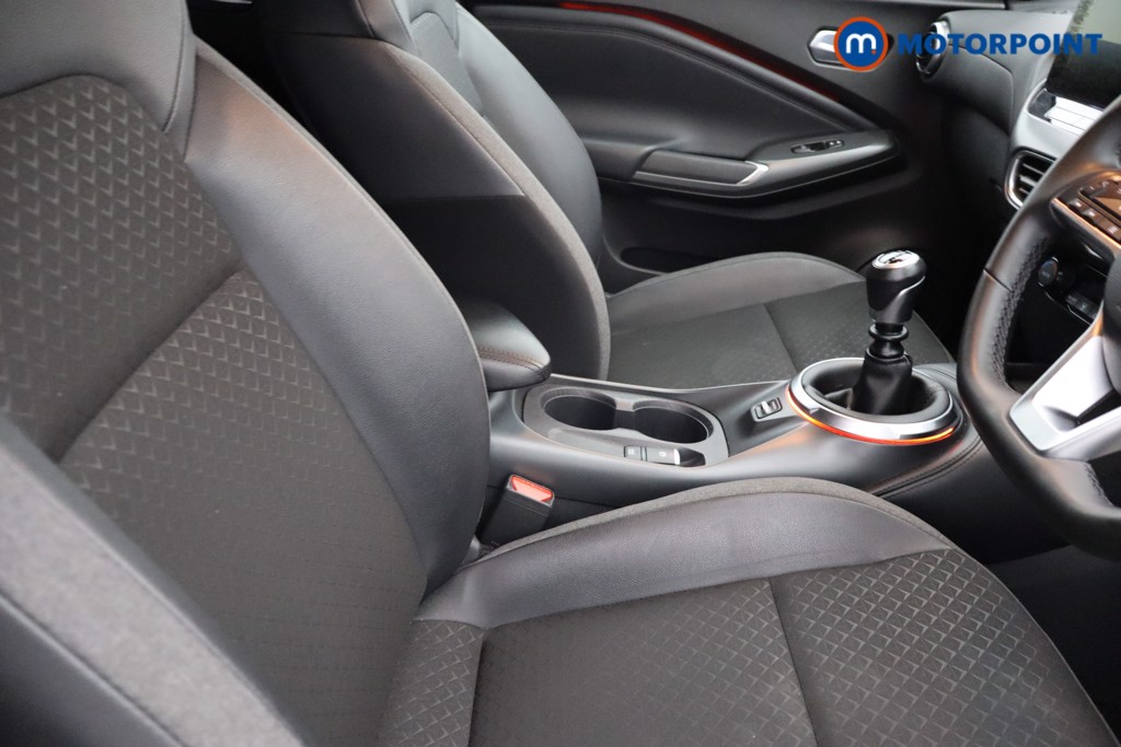 Nissan Juke N-Connecta Manual Petrol SUV - Stock Number (1642472) - 12th supplementary image