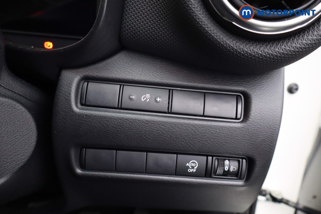 Nissan Juke N-Connecta Manual Petrol SUV - Stock Number (1642472) - 13th supplementary image