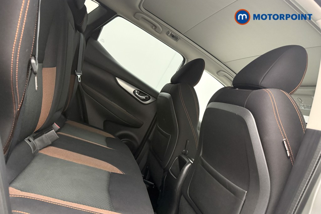 Nissan Qashqai N-Motion Manual Petrol SUV - Stock Number (1643524) - 9th supplementary image
