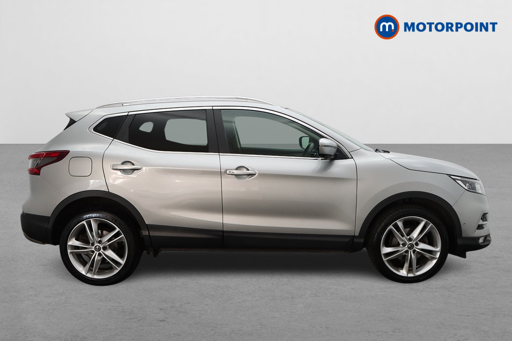 Nissan Qashqai N-Motion Manual Petrol SUV - Stock Number (1643524) - Drivers side