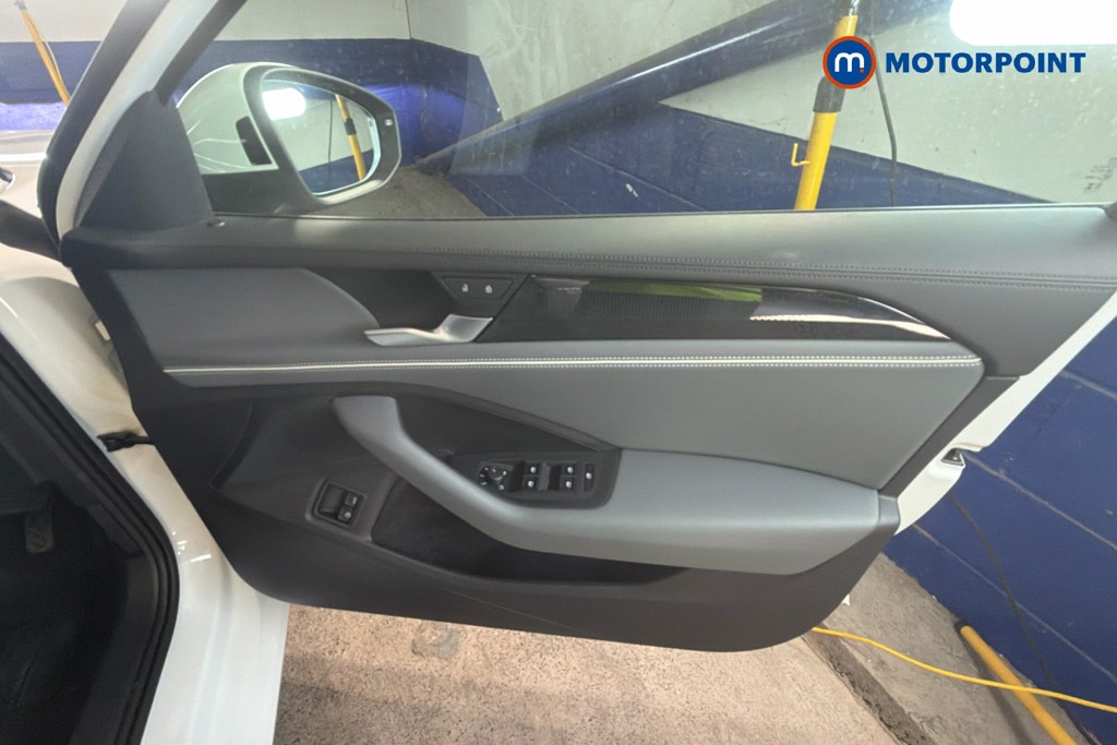Volkswagen Passat Life Automatic Petrol Plug-In Hybrid Estate - Stock Number (1643787) - 19th supplementary image