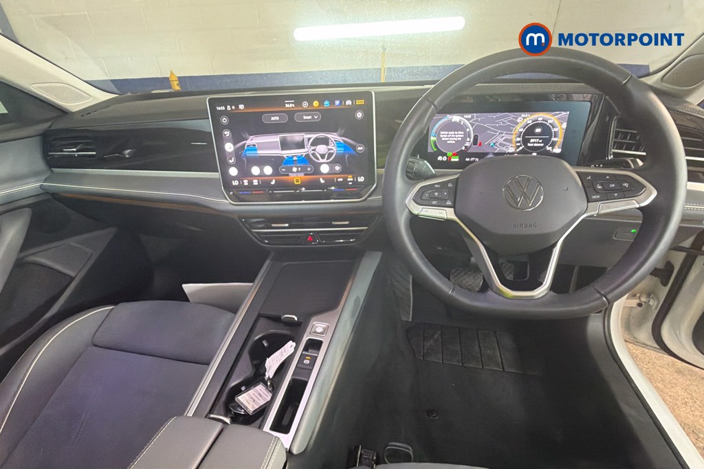 Volkswagen Passat Life Automatic Petrol Plug-In Hybrid Estate - Stock Number (1643787) - 1st supplementary image