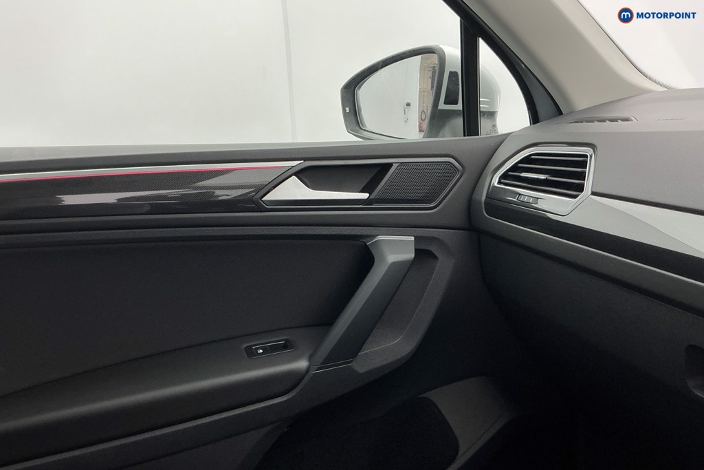 Volkswagen Tiguan Elegance Automatic Petrol SUV - Stock Number (1644750) - 19th supplementary image