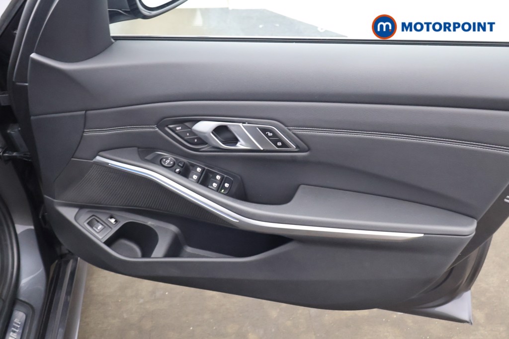 BMW 3 Series M Sport Automatic Petrol Plug-In Hybrid Saloon - Stock Number (1645683) - 11th supplementary image