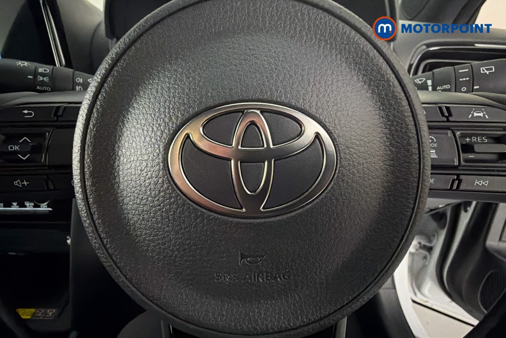 Toyota Yaris Cross Excel Automatic Petrol-Electric Hybrid Estate - Stock Number (1646001) - 5th supplementary image