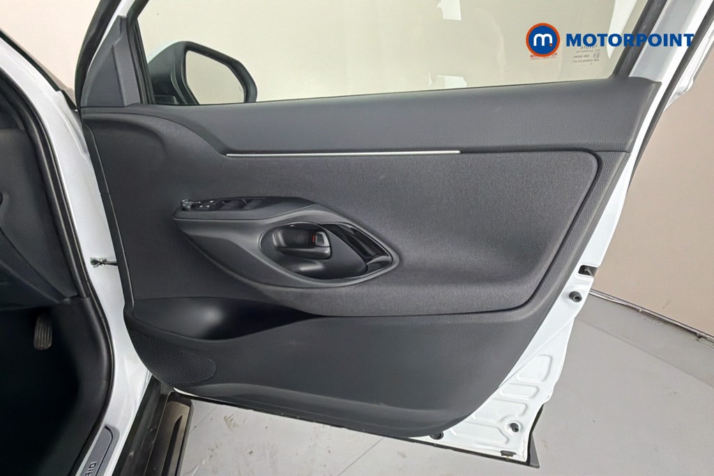 Toyota Yaris Cross Excel Automatic Petrol-Electric Hybrid Estate - Stock Number (1646001) - 19th supplementary image
