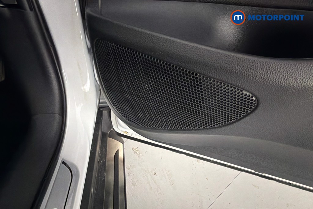 Toyota Yaris Cross Excel Automatic Petrol-Electric Hybrid Estate - Stock Number (1646001) - 21st supplementary image
