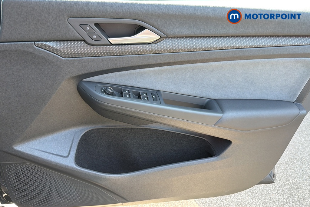 Volkswagen Golf R-Line Automatic Diesel Hatchback - Stock Number (1647016) - 18th supplementary image
