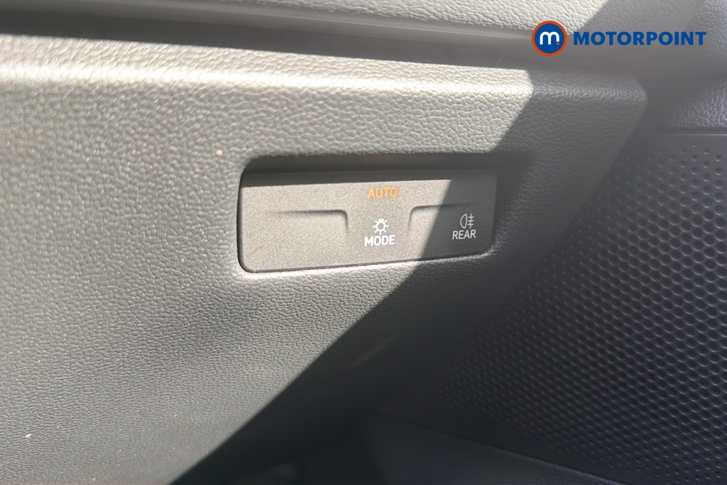 Volkswagen Passat Life Automatic Petrol Plug-In Hybrid Estate - Stock Number (1647522) - 11th supplementary image