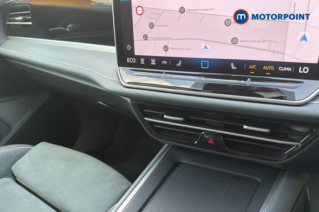 Volkswagen Passat Life Automatic Petrol Plug-In Hybrid Estate - Stock Number (1647522) - 12th supplementary image