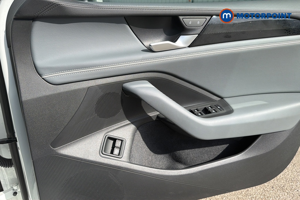 Volkswagen Passat Life Automatic Petrol Plug-In Hybrid Estate - Stock Number (1647522) - 18th supplementary image