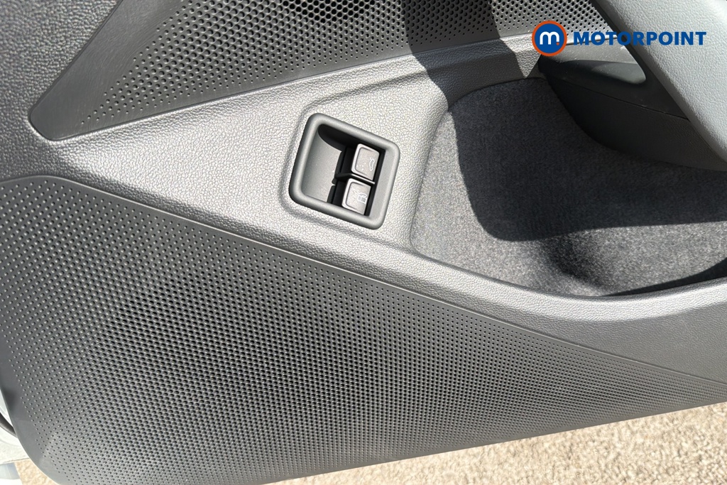 Volkswagen Passat Life Automatic Petrol Plug-In Hybrid Estate - Stock Number (1647522) - 21st supplementary image