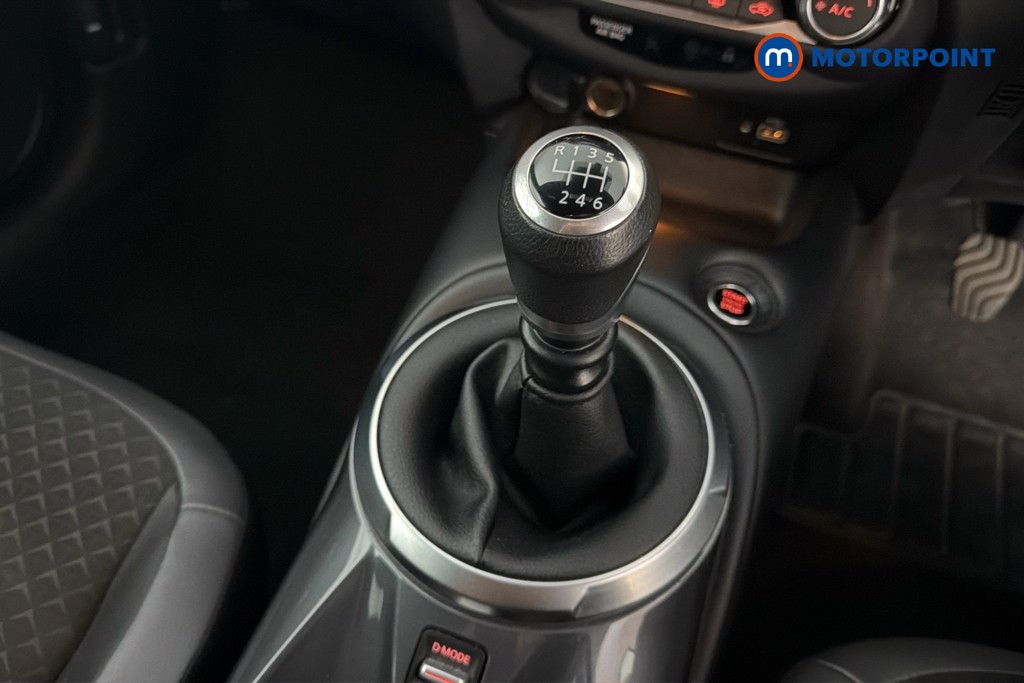 Nissan Juke N-Connecta Manual Petrol SUV - Stock Number (1635820) - 15th supplementary image