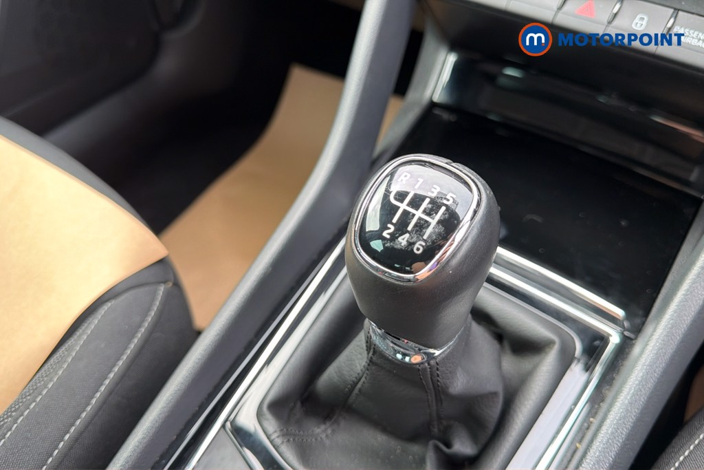 Skoda Karoq Se Drive Manual Petrol SUV - Stock Number (1642095) - 15th supplementary image