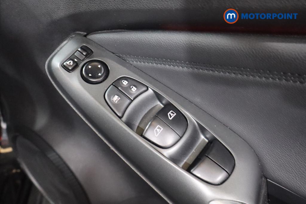 Nissan Juke N-Connecta Automatic Petrol SUV - Stock Number (1642442) - 7th supplementary image