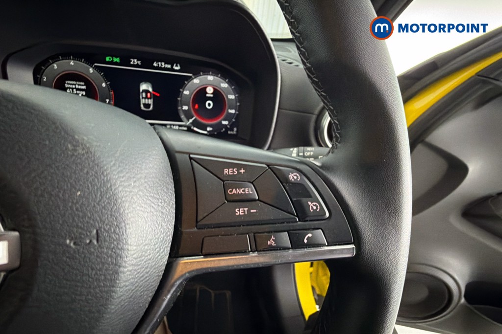 Nissan Juke N-Connecta Manual Petrol SUV - Stock Number (1642471) - 4th supplementary image