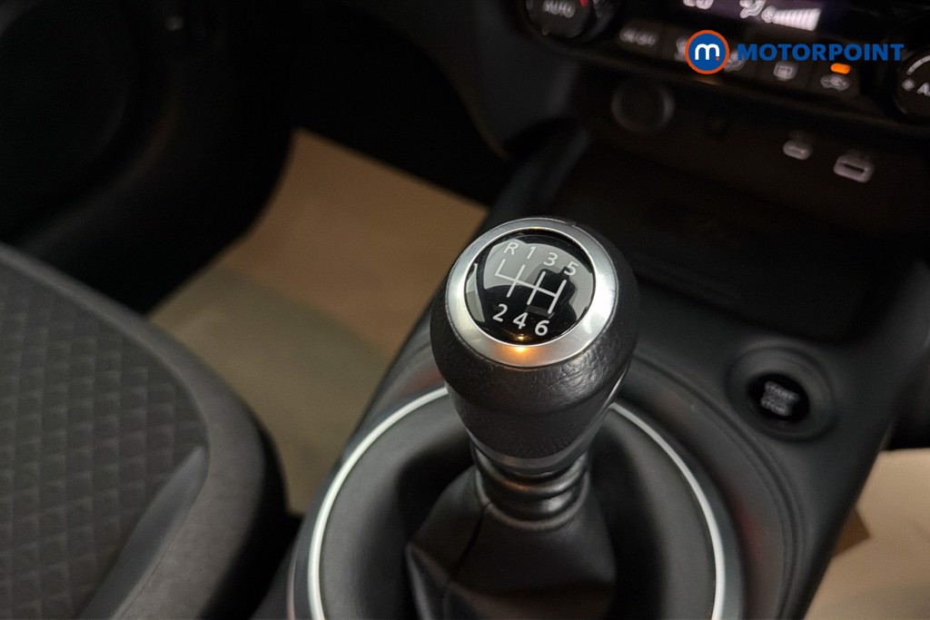 Nissan Juke N-Connecta Manual Petrol SUV - Stock Number (1642471) - 15th supplementary image