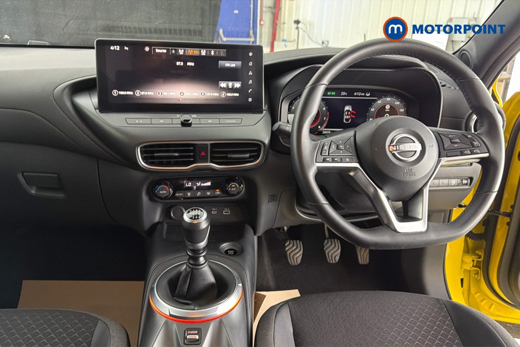 Nissan Juke N-Connecta Manual Petrol SUV - Stock Number (1642471) - 1st supplementary image