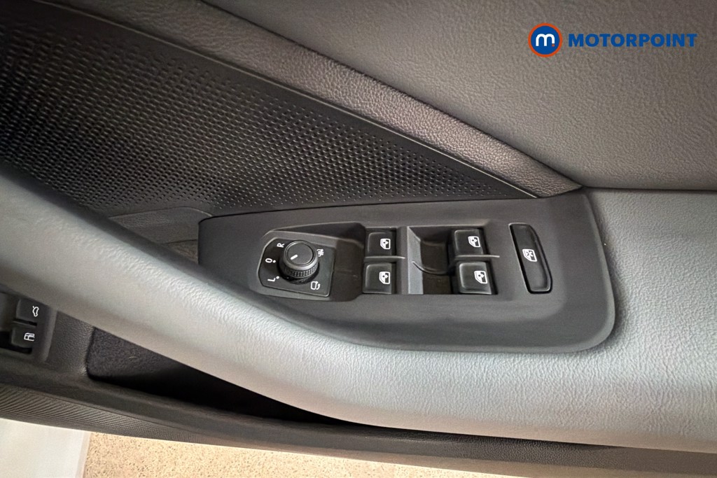 Volkswagen Passat Life Automatic Petrol Plug-In Hybrid Estate - Stock Number (1643781) - 20th supplementary image