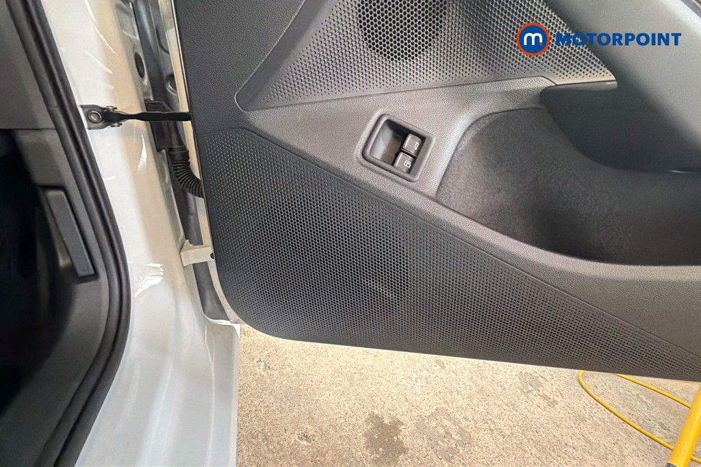 Volkswagen Passat Life Automatic Petrol Plug-In Hybrid Estate - Stock Number (1643781) - 21st supplementary image