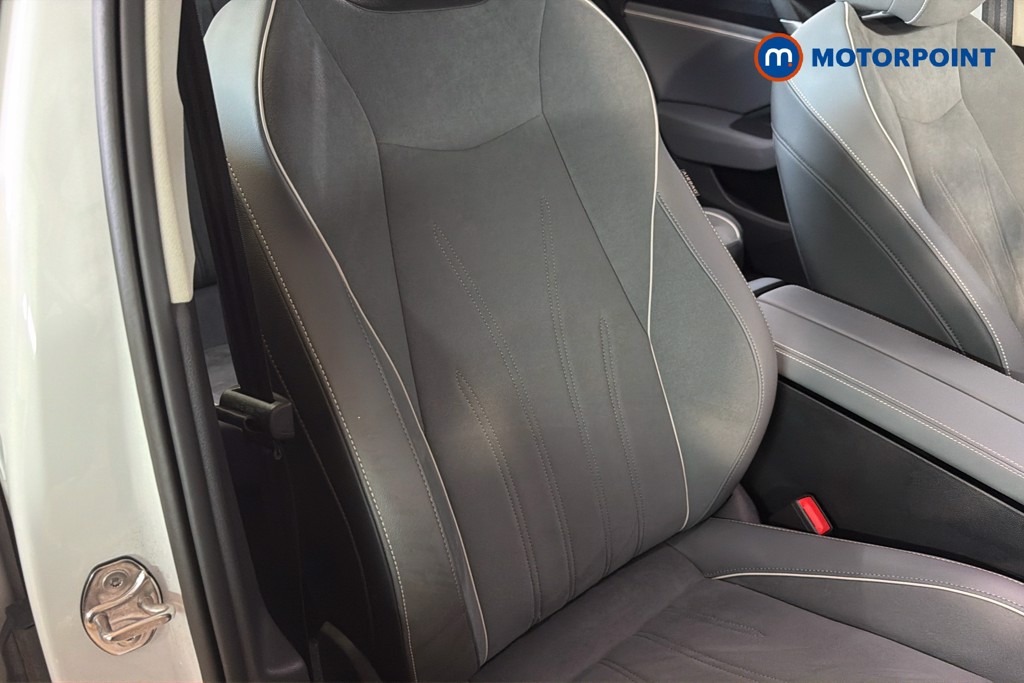 Volkswagen Passat Life Automatic Petrol Plug-In Hybrid Estate - Stock Number (1643781) - 22nd supplementary image