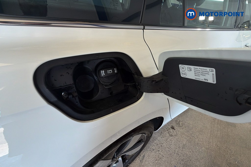 Volkswagen Passat Life Automatic Petrol Plug-In Hybrid Estate - Stock Number (1643781) - 41st supplementary image