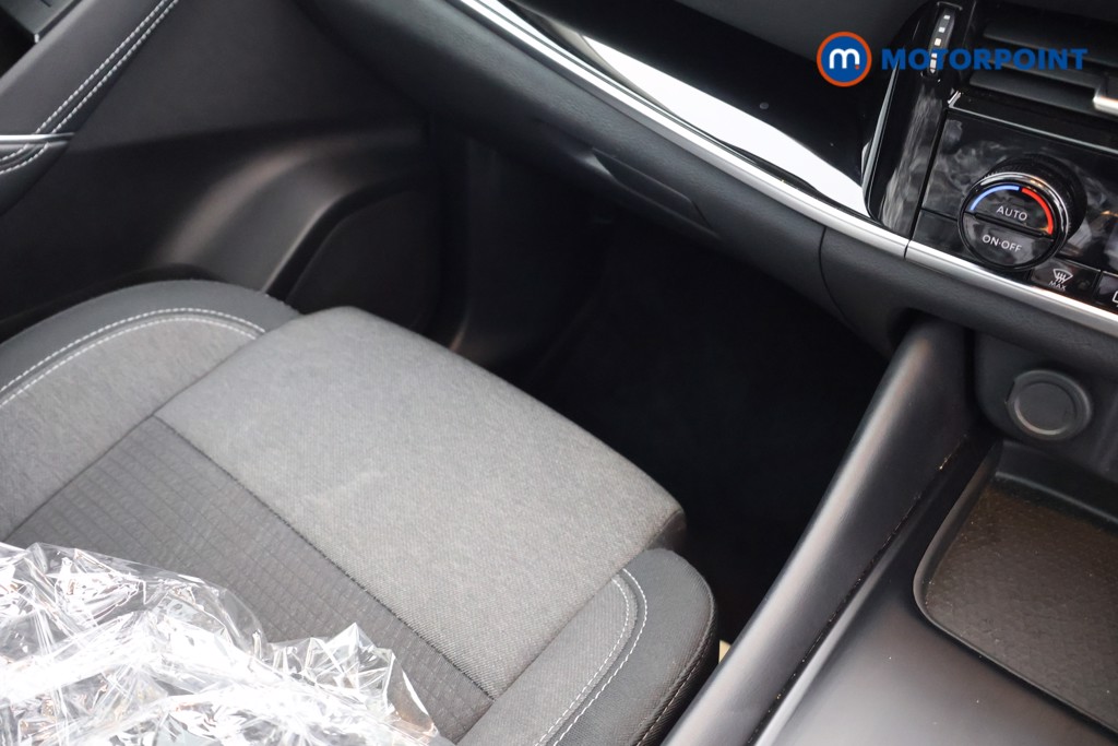 Nissan Qashqai N-Connecta Automatic Petrol-Electric Hybrid SUV - Stock Number (1643992) - 12th supplementary image