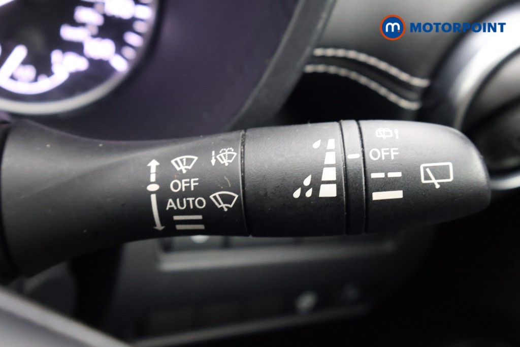 Nissan Juke N-Connecta Manual Petrol SUV - Stock Number (1644690) - 5th supplementary image