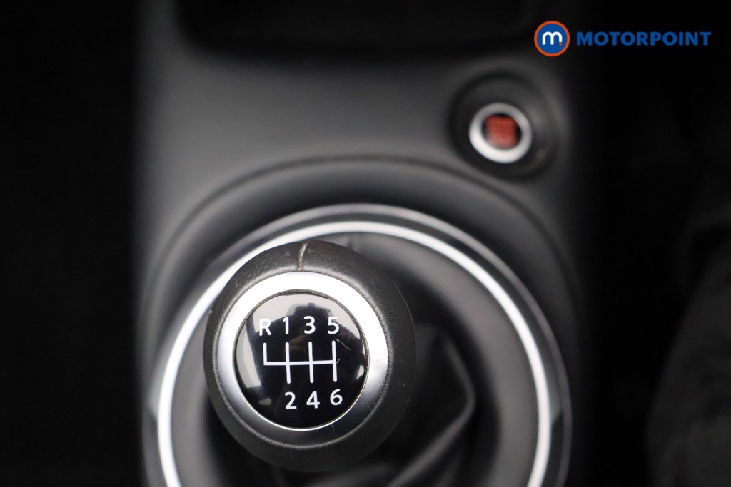 Nissan Juke N-Connecta Manual Petrol SUV - Stock Number (1644690) - 8th supplementary image