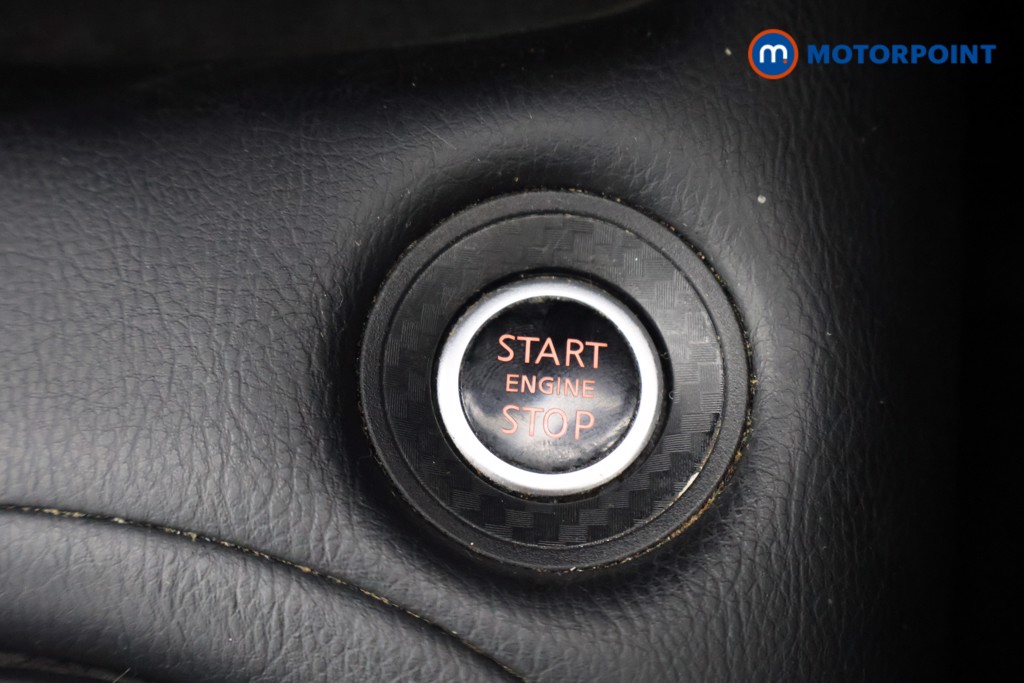 Nissan Juke N-Connecta Manual Petrol SUV - Stock Number (1644690) - 9th supplementary image