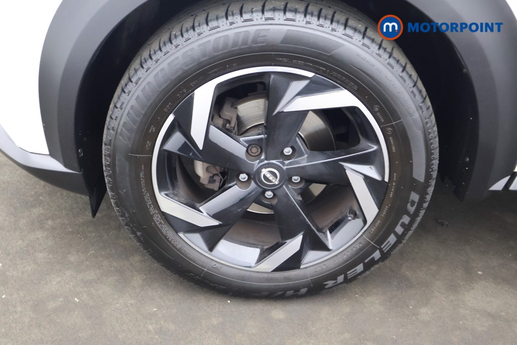 Nissan Juke N-Connecta Manual Petrol SUV - Stock Number (1644690) - 23rd supplementary image