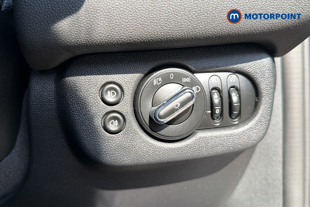 Mini Clubman Cooper Exclusive Automatic Petrol Estate - Stock Number (1645815) - 11th supplementary image