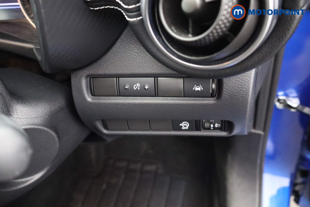 Nissan Juke N-Connecta Automatic Petrol SUV - Stock Number (1645939) - 14th supplementary image