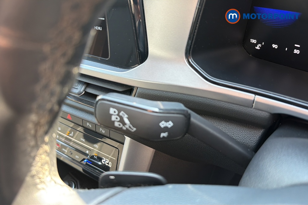 Volkswagen T-Roc Life Automatic Petrol SUV - Stock Number (1645945) - 5th supplementary image