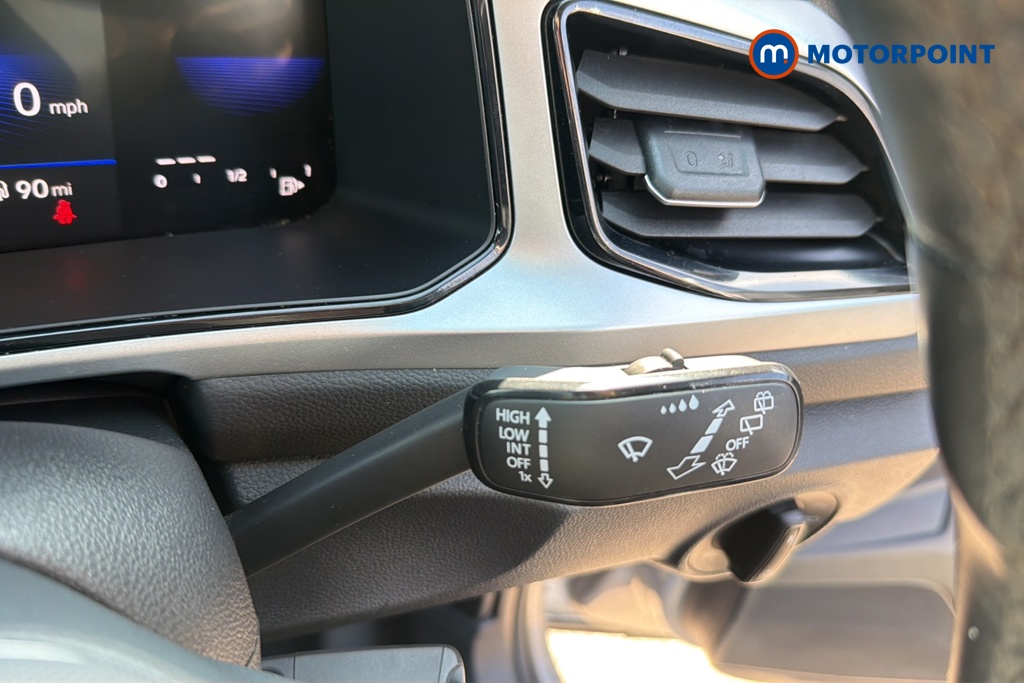 Volkswagen T-Roc Life Automatic Petrol SUV - Stock Number (1645945) - 6th supplementary image