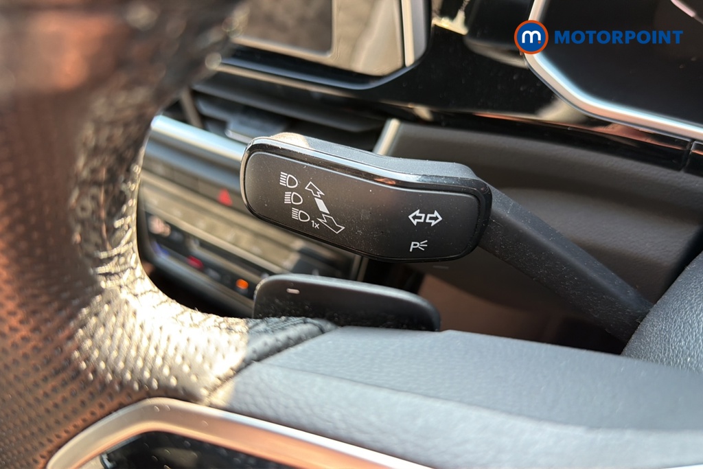 Volkswagen T-Roc R-Line Automatic Petrol SUV - Stock Number (1646338) - 5th supplementary image