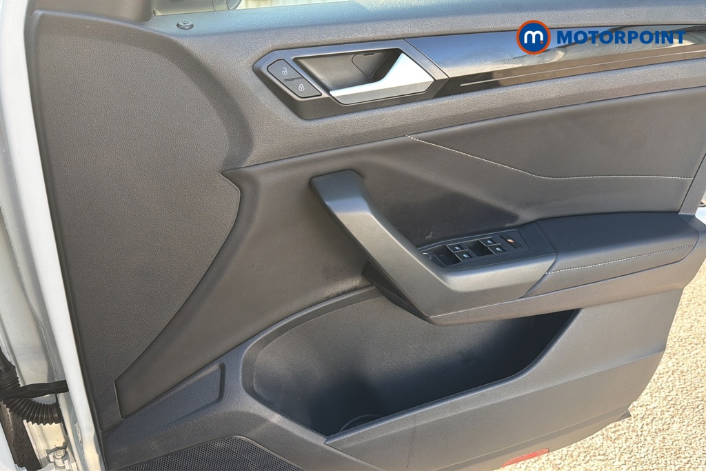 Volkswagen T-Roc R-Line Automatic Petrol SUV - Stock Number (1646338) - 18th supplementary image