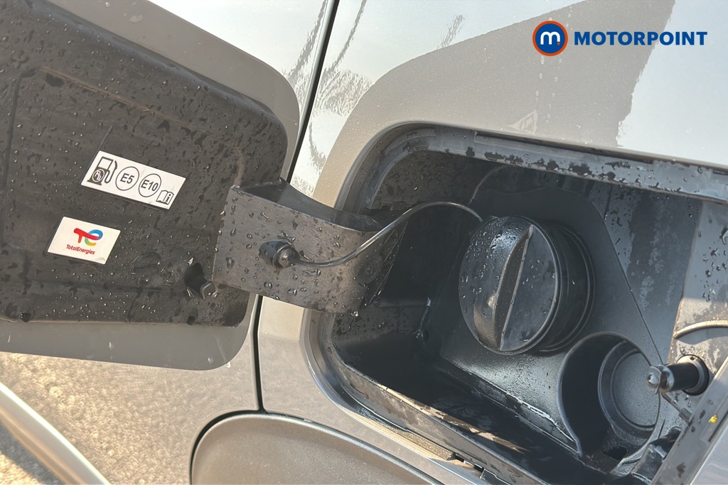 Peugeot 2008 Allure Manual Petrol SUV - Stock Number (1647256) - 41st supplementary image