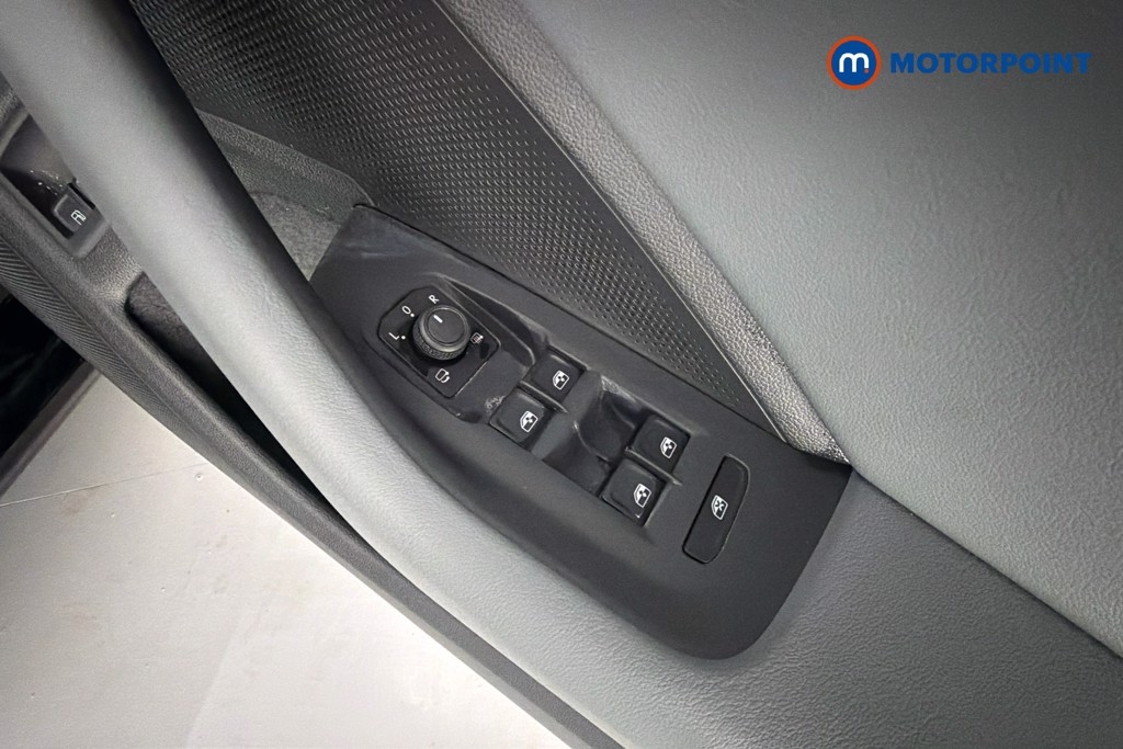 Volkswagen Passat Life Automatic Petrol Plug-In Hybrid Estate - Stock Number (1647521) - 20th supplementary image