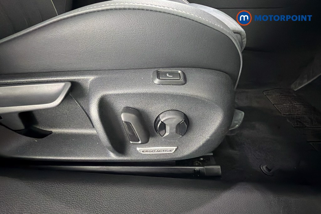 Volkswagen Passat Life Automatic Petrol Plug-In Hybrid Estate - Stock Number (1647521) - 25th supplementary image