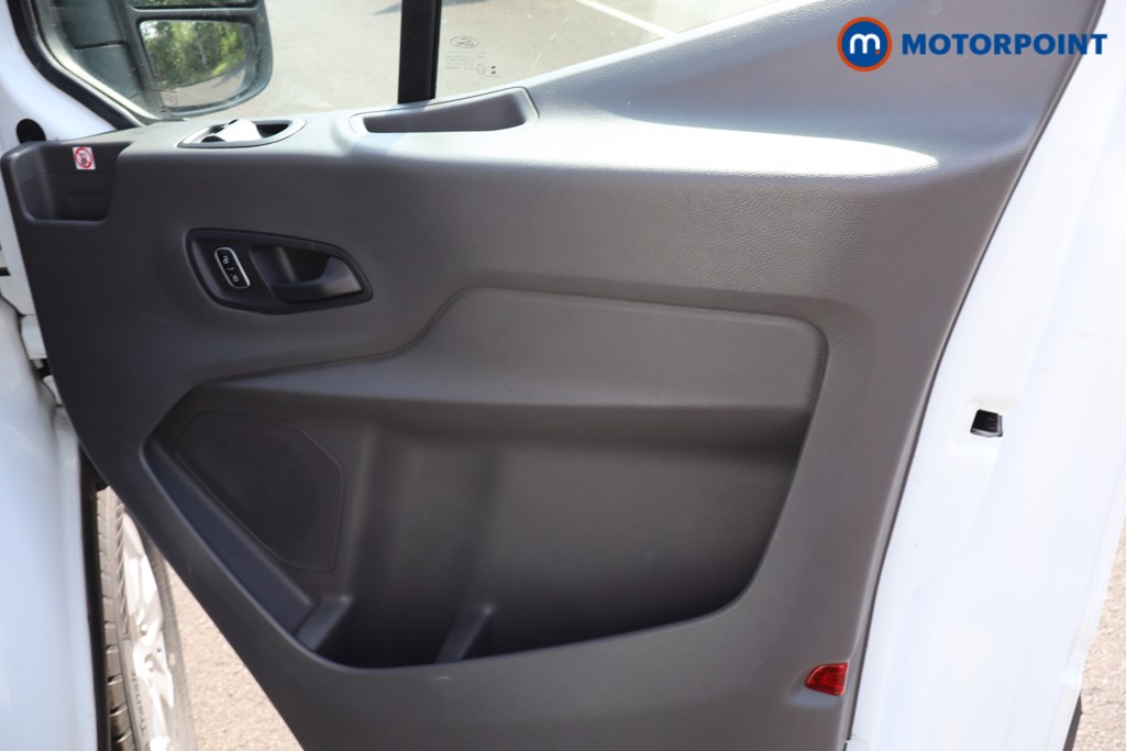Ford Transit Limited Automatic Diesel Medium Roof Van - Stock Number (1611386) - 13th supplementary image