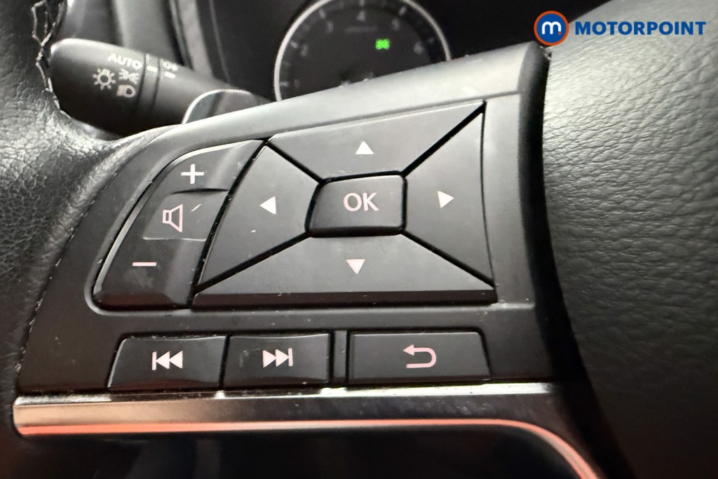 Nissan Juke N-Connecta Automatic Petrol SUV - Stock Number (1629023) - 3rd supplementary image