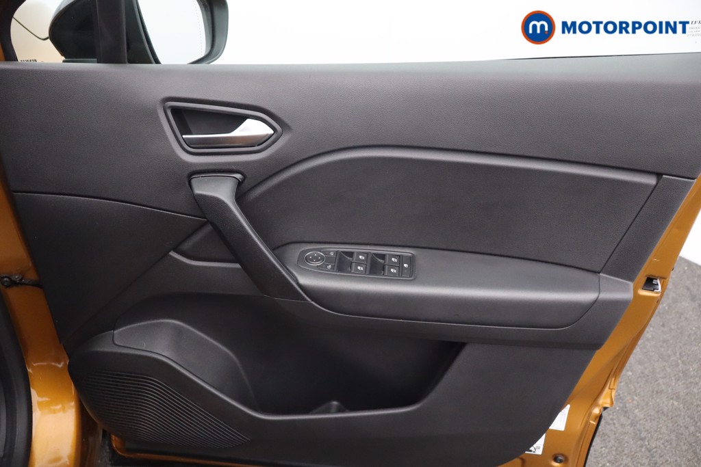 Renault Captur Iconic Edition Automatic Petrol-Electric Hybrid SUV - Stock Number (1640077) - 8th supplementary image