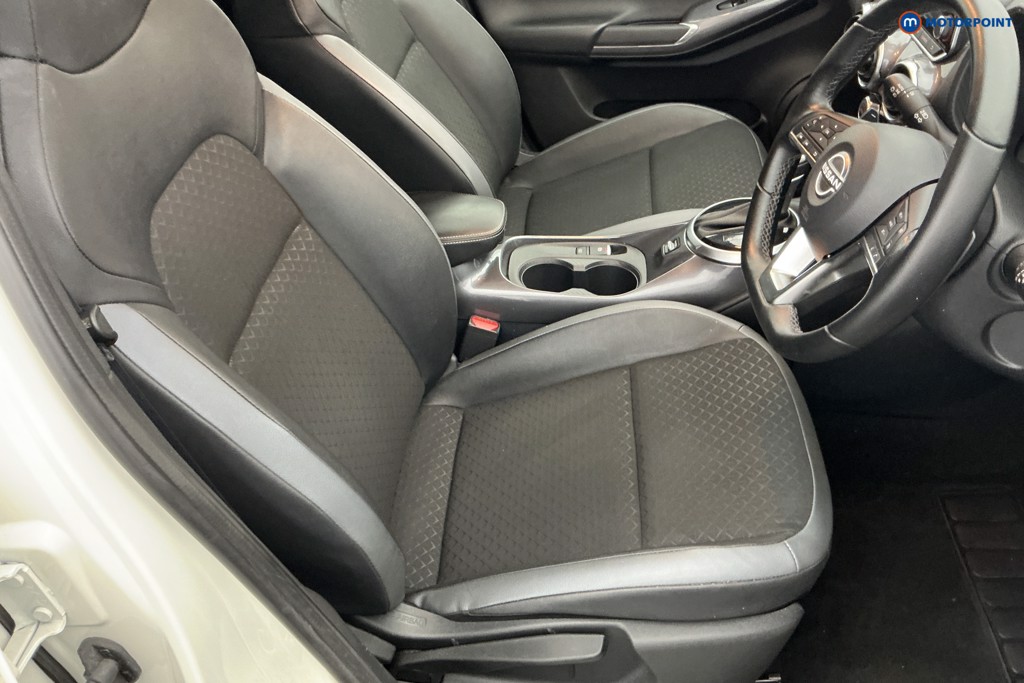 Nissan Juke N-Connecta Automatic Petrol SUV - Stock Number (1640712) - 5th supplementary image