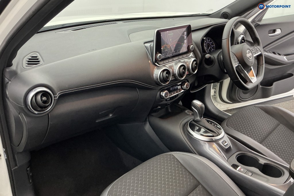 Nissan Juke N-Connecta Automatic Petrol SUV - Stock Number (1640712) - 9th supplementary image