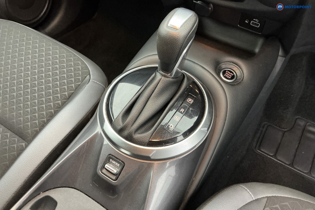 Nissan Juke N-Connecta Automatic Petrol SUV - Stock Number (1640712) - 15th supplementary image
